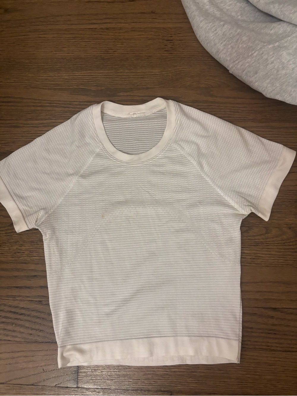 Lululemon White Swiftly Tech Cropped Short-Sleeve Shirt 2.0 - Picture 2 of 4